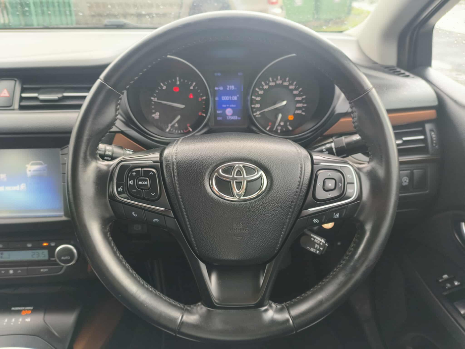 2017 Toyota Avensis - image 9