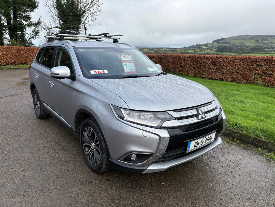 2018 Mitsubishi Outlander - image 2