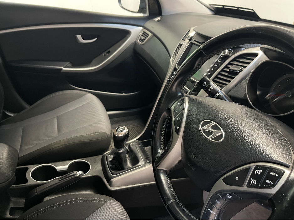 2016 Hyundai i30 - image 8