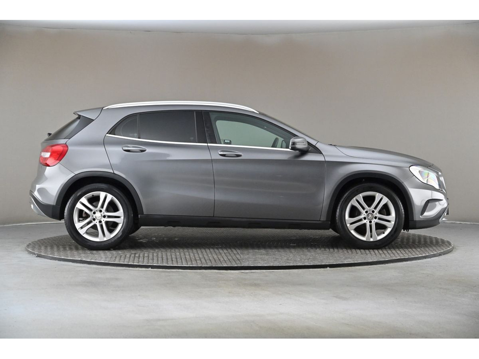 2017 Mercedes-Benz GLA Class GLA 180 *HALF LEATHER*REVERSE CAM*PARK SENSORS* €20,990