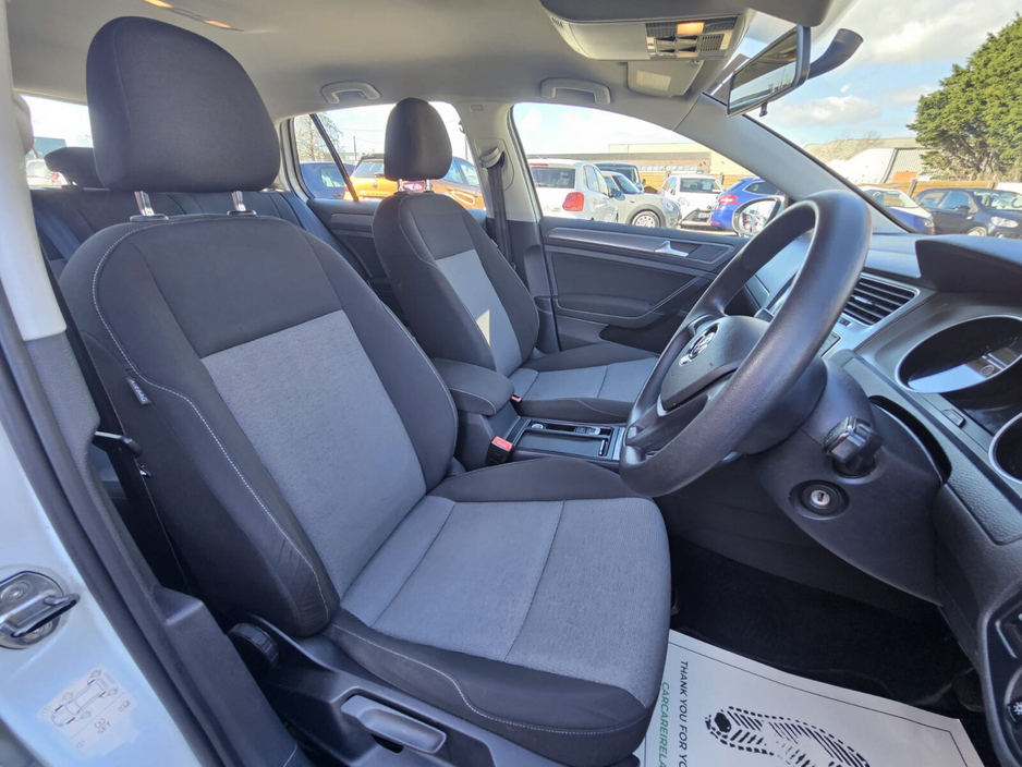 2013 Volkswagen Golf - image 18