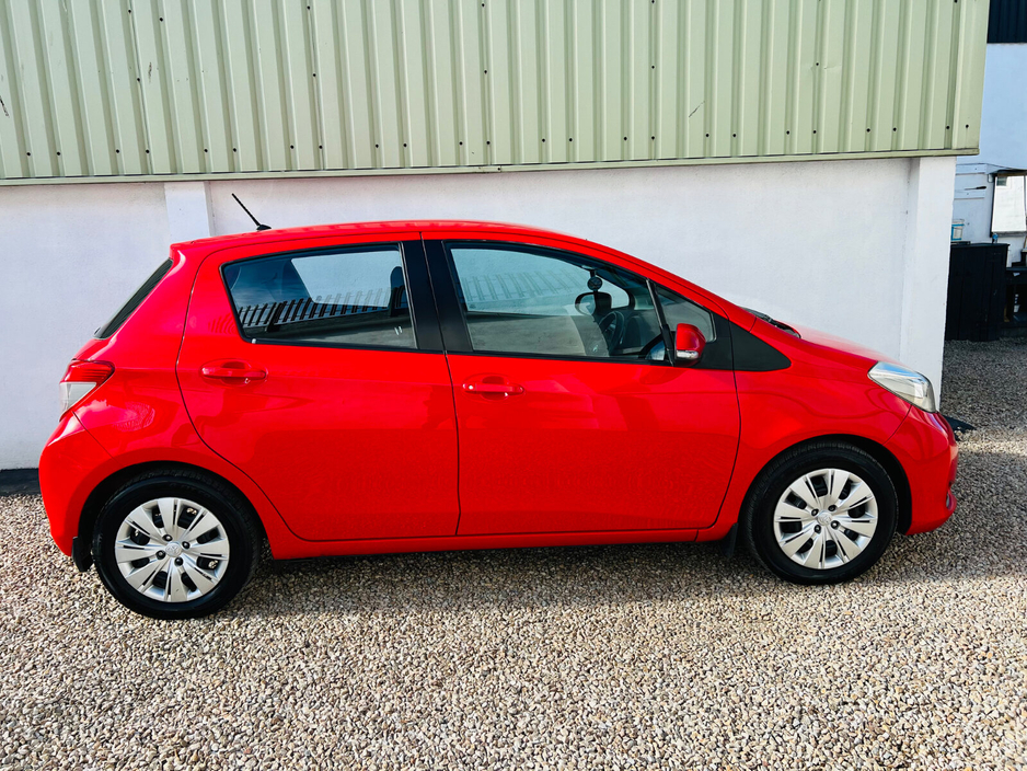 2013 Toyota Yaris - image 6