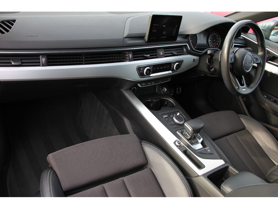 2016 Audi A4 - image 13