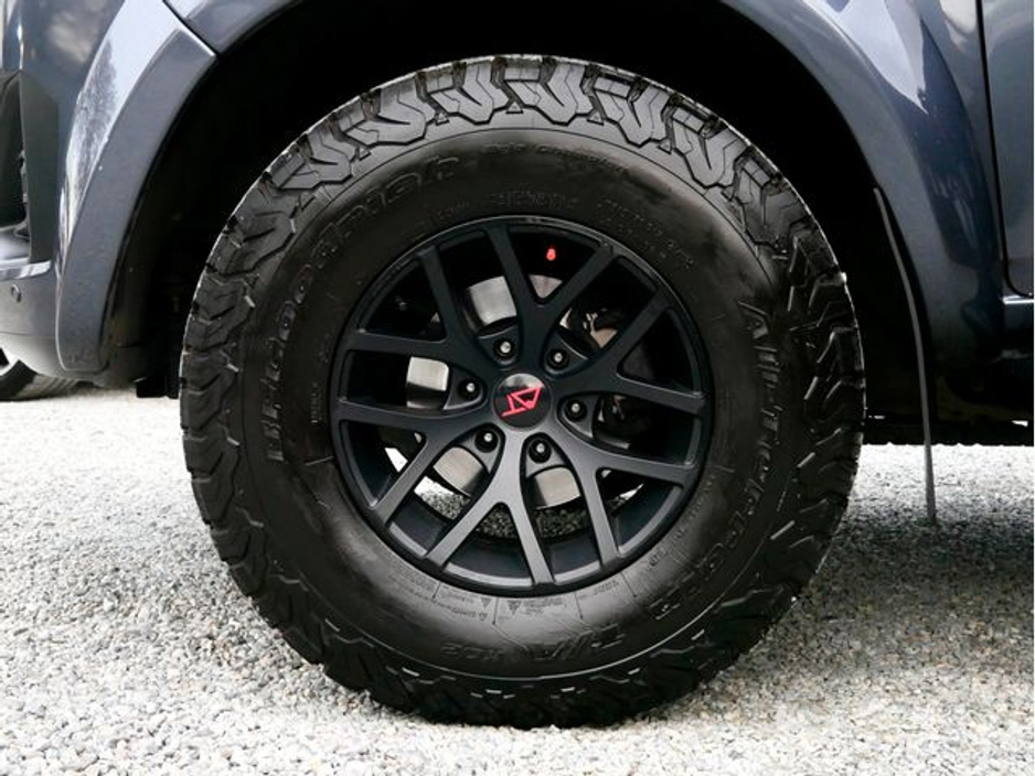 2025 Isuzu D-MAX - image 18