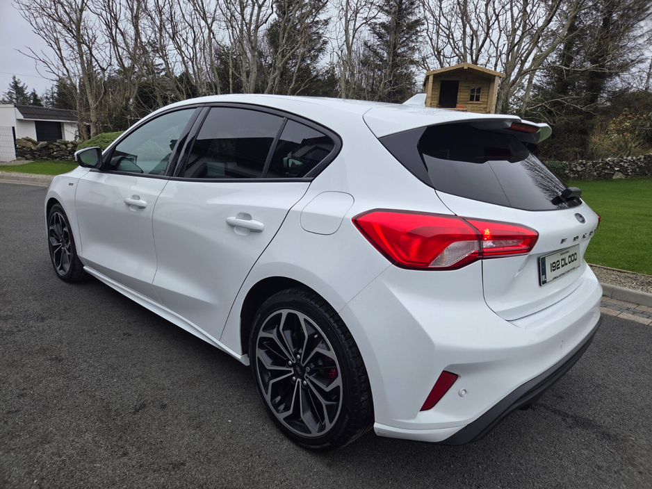 2019 Ford Focus - image 8