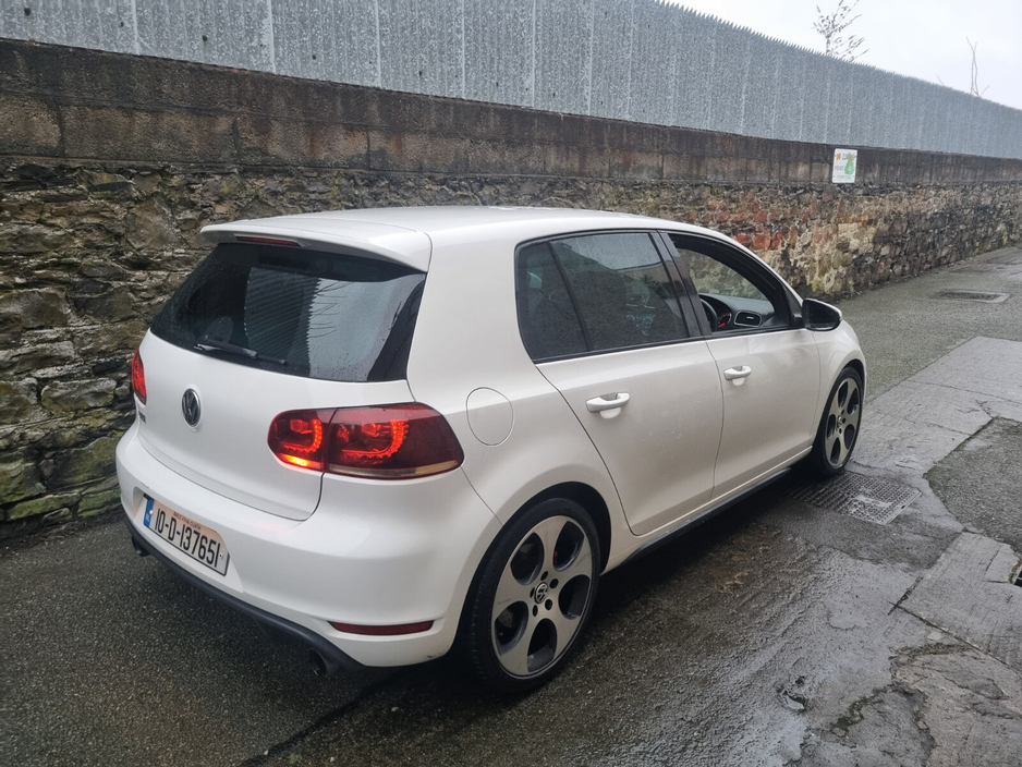 2010 Volkswagen Golf 2.0 TSI 4MOTION R €8,750