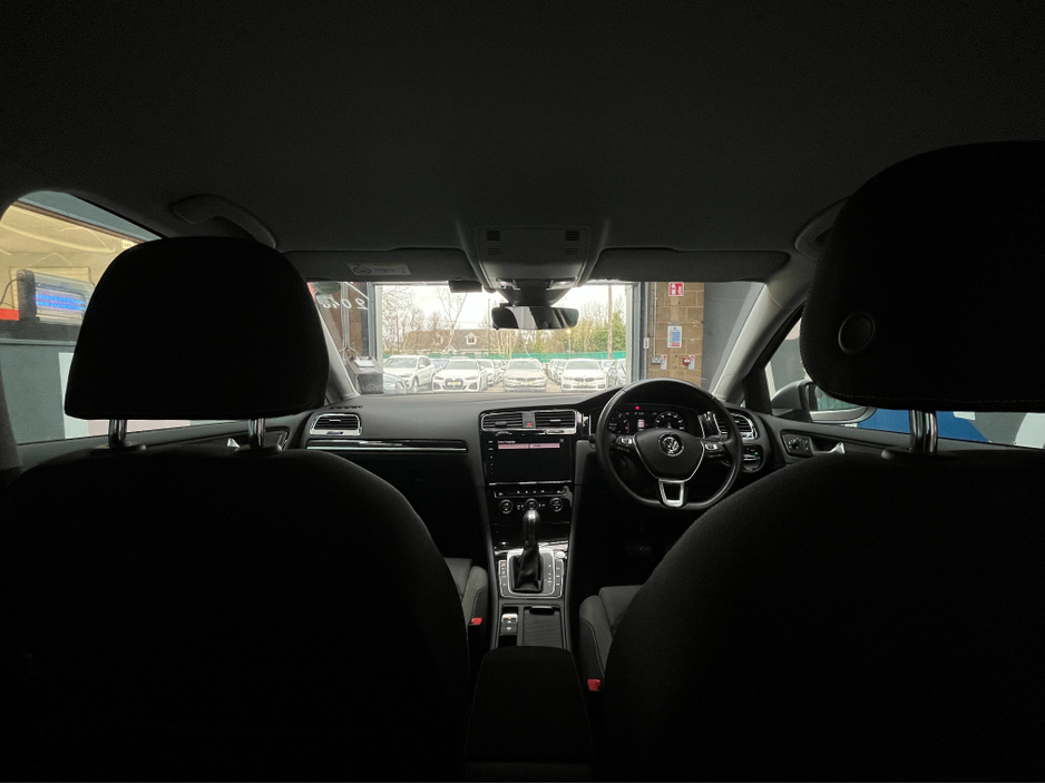 2018 Volkswagen Golf - image 13