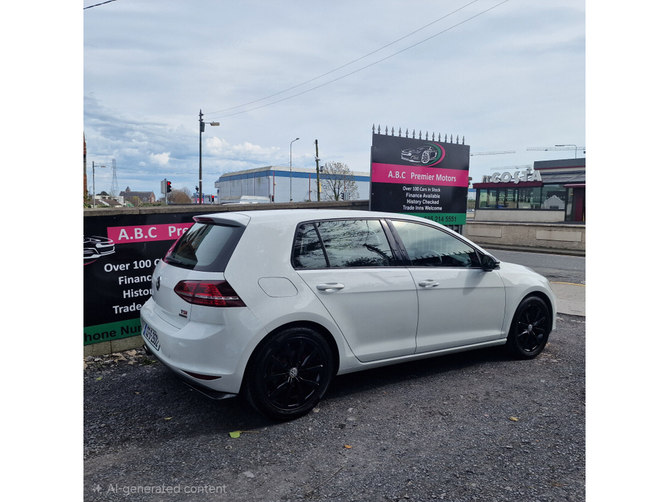 2013 Volkswagen Golf - image 3