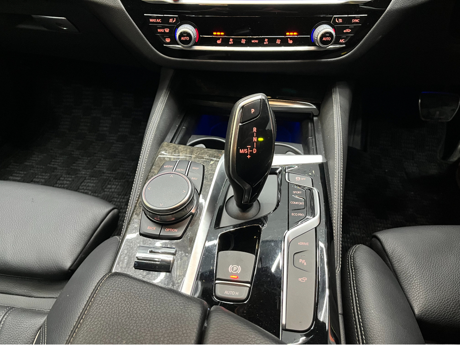 2019 BMW 5 Series €26950! 2019 BMW 530E M-SPORT iPERFORMANCE 2.0 AUTOMATIC/ CRUISE CONTROL / 360° PARKING CAMERA / ELECTRIC MEMORY & HEATED SEATS / REAR HEATED SEATS / PADDLE SHIFTERS €26,950