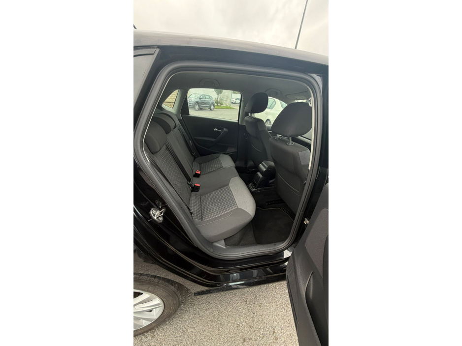 2017 Volkswagen Polo - image 12