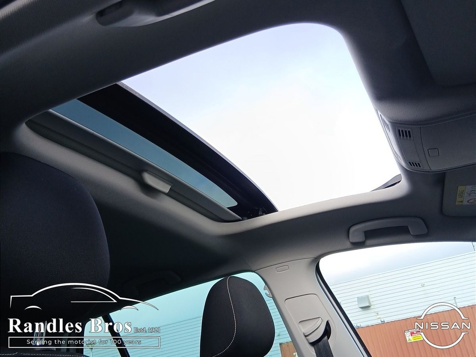 2017 Volkswagen Golf - image 21