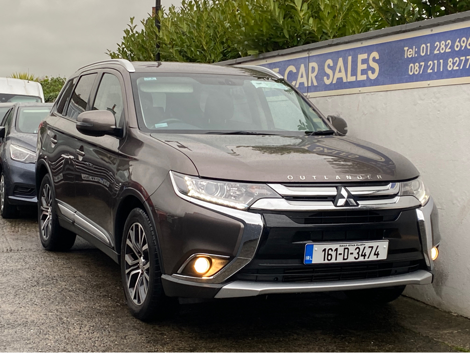 2016 Mitsubishi Outlander 2.3 DSL  4WD 6 SPEED 7 SEATER  TINY  KMS  FULL  SERVICE HISTORY €15,950