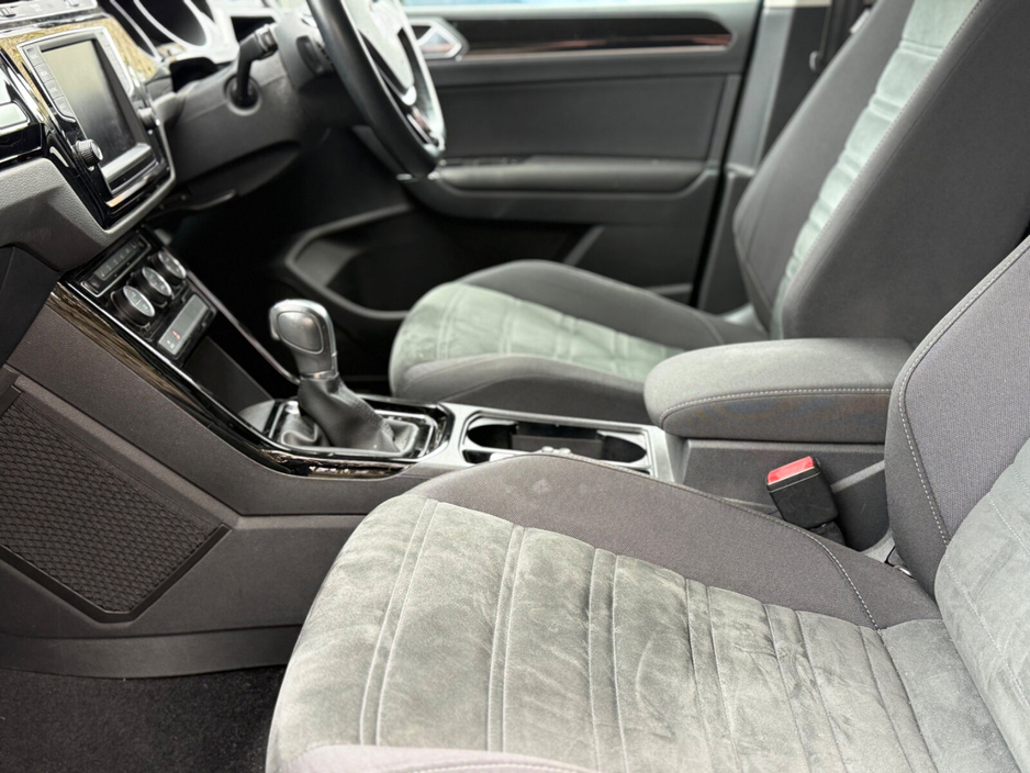 2016 Volkswagen Touran - image 10