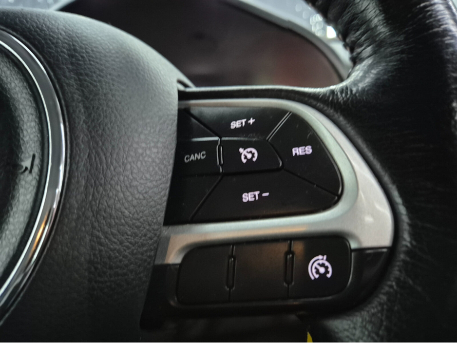 2016 Jeep Renegade - image 7