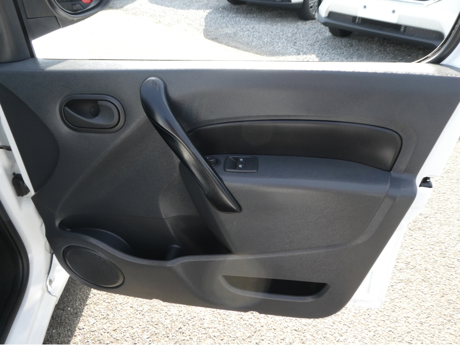 2015 Renault Kangoo - image 19