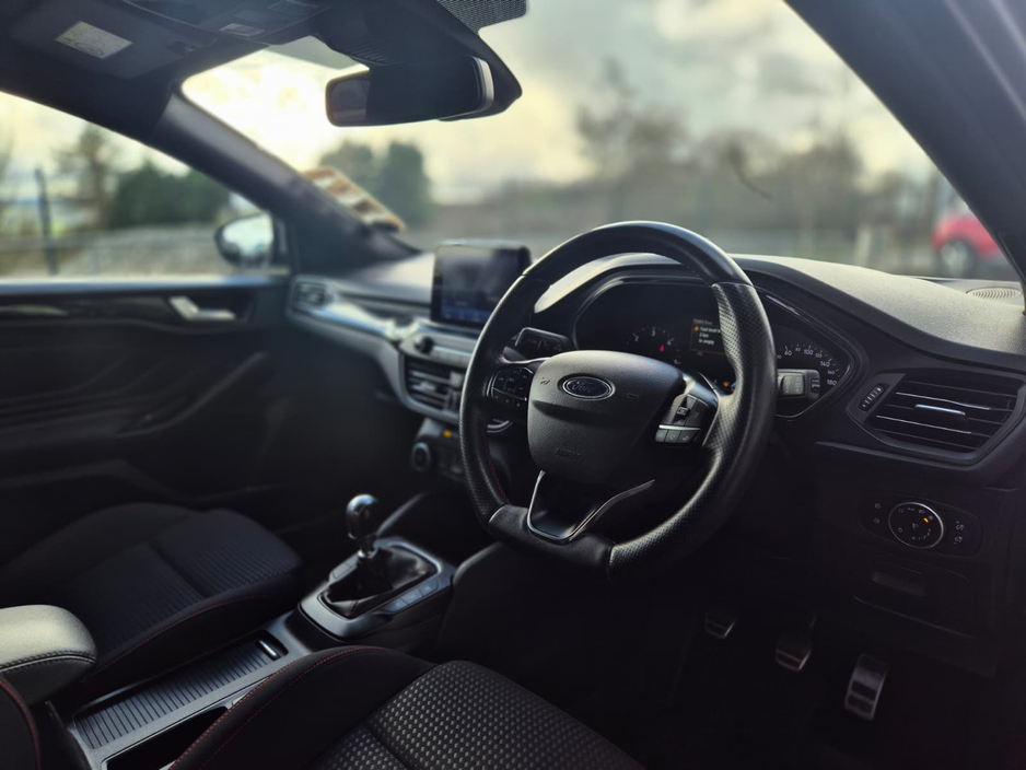 2020 Ford Focus - image 6