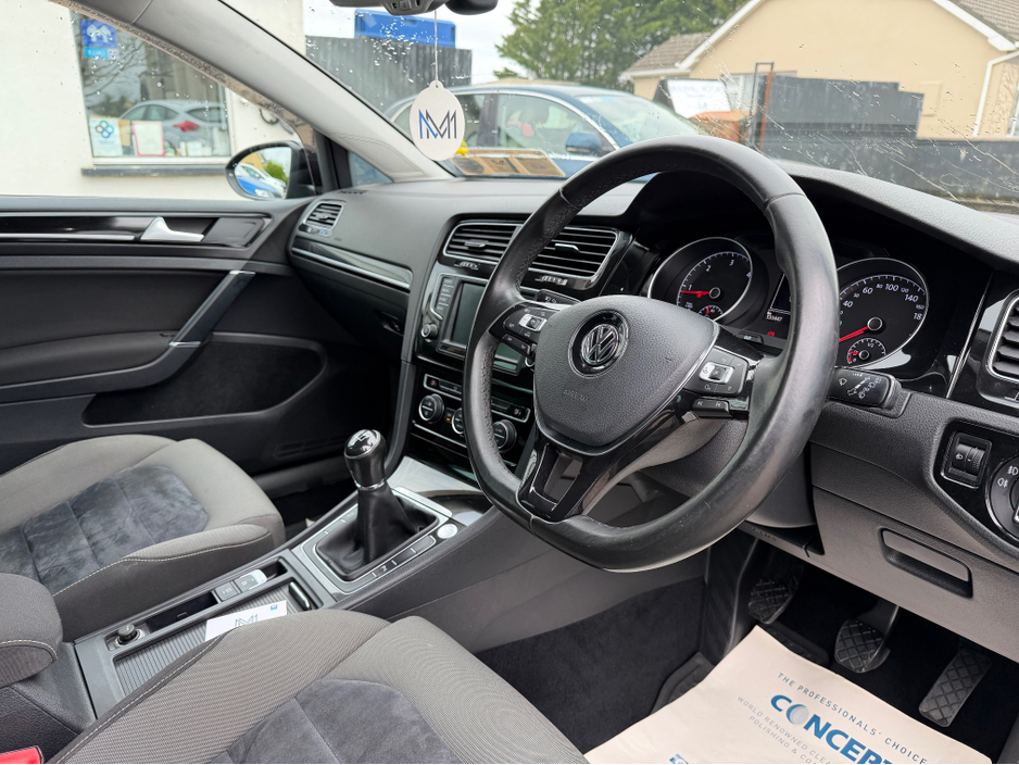 2016 Volkswagen Golf - image 13