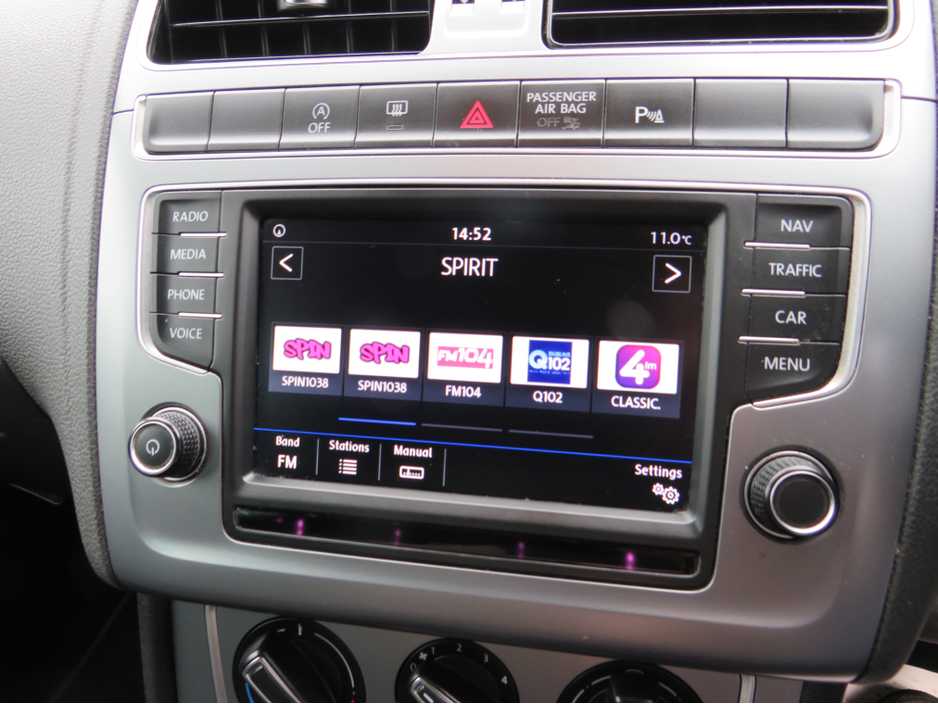 2017 Volkswagen Polo - image 4