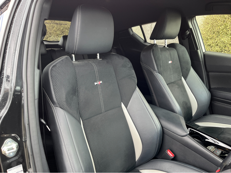 2020 Toyota C-HR - image 10