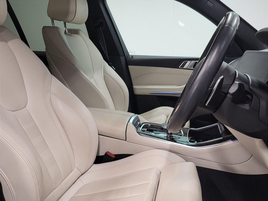 2021 BMW X5 - image 11