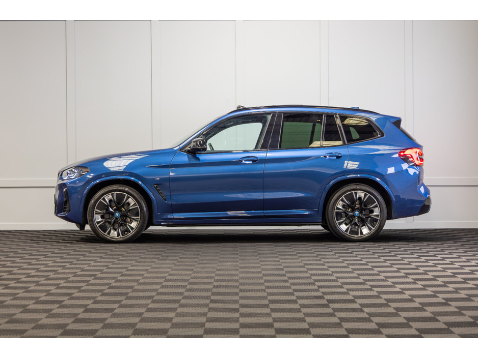 2022 BMW iX3 - image 3