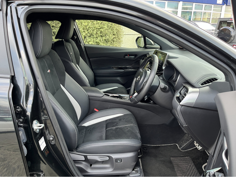 2022 Toyota C-HR GR SPORT AUTOMATIC HYBRID 1.8 PETROL //HIGH SPEC//HALF LEATHER HEATED SEATS//KEYLESS ENTRY//ADAPTIVE CRUISE CONTROL//REVERSE CAMERA// €29,950