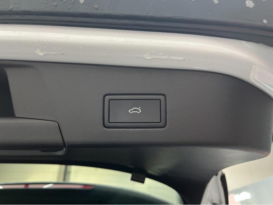 2022 Volkswagen ID.4 €26950 2022 VOLKSWAGEN ID.4 PRO LAUNCH EDITION AUTOMATIC / CRUISE CONTROL / 360° CAMERA / ELECTRIC MEMORY & HEATED SEATS / APPLE CARPLAY / AMBIENT LIGHTS / PANORAMIC SUNROOF €26,950