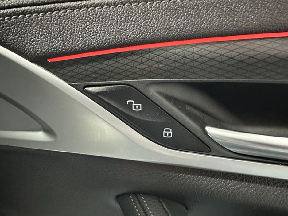 2020 BMW 5 Series - image 24