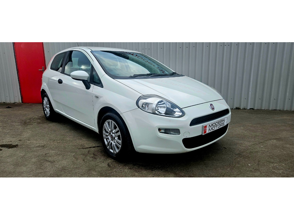 2015 Fiat Punto - image 2