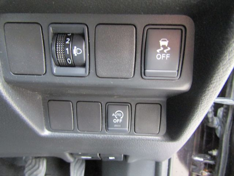 2014 Nissan Qashqai - image 28