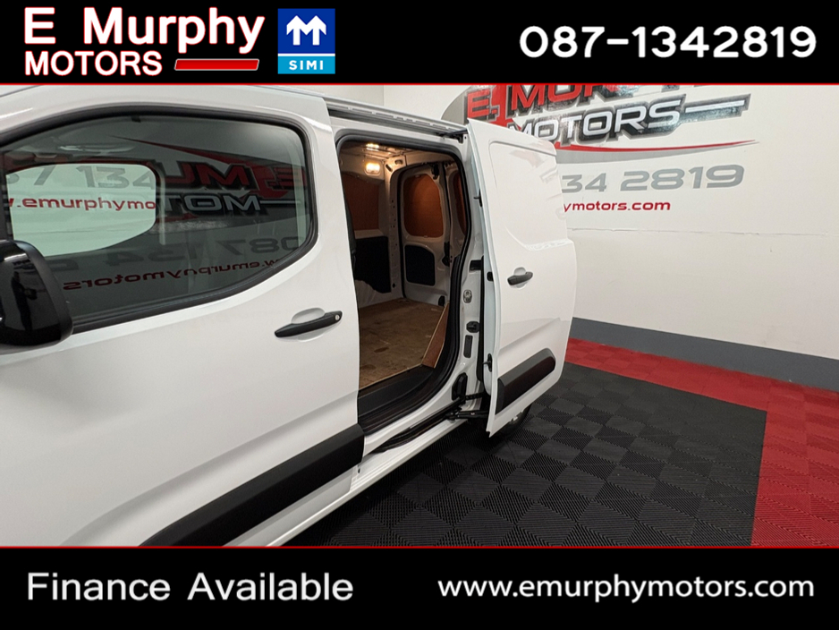 2022 Citroen Berlingo - image 12