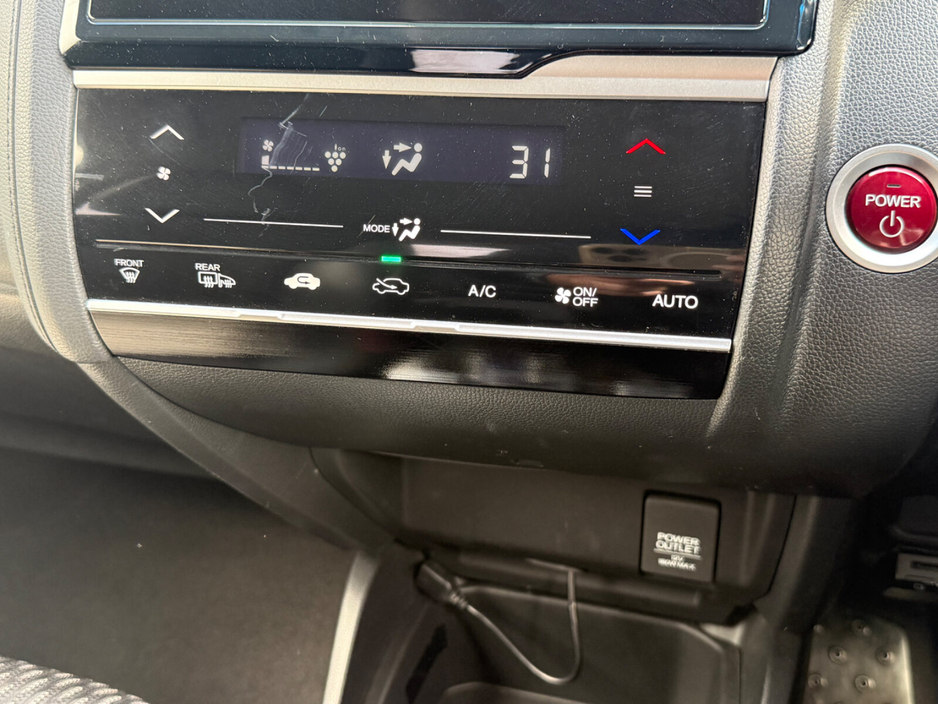 2016 Honda Jazz - image 14