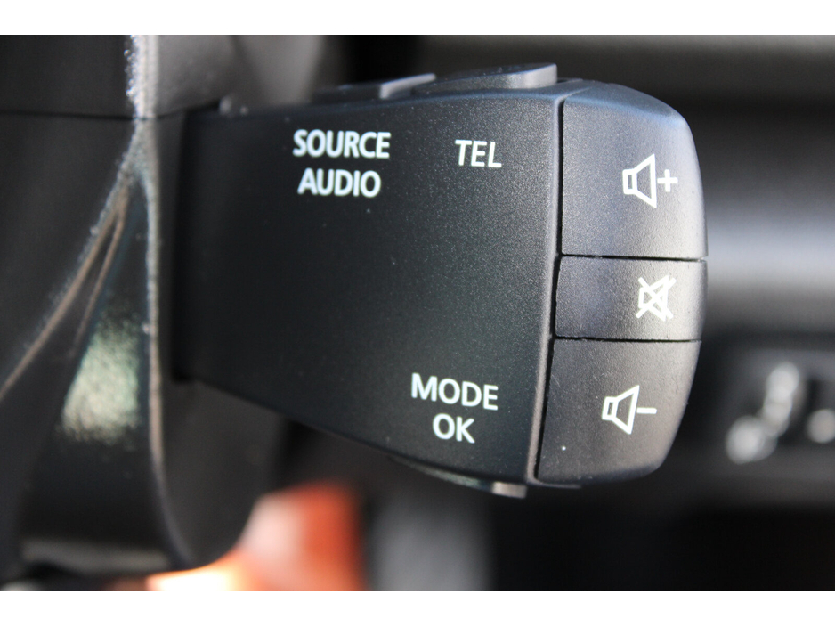 2018 Renault Megane - image 24