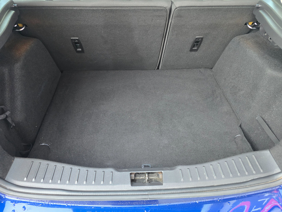 2016 Ford Focus - image 20