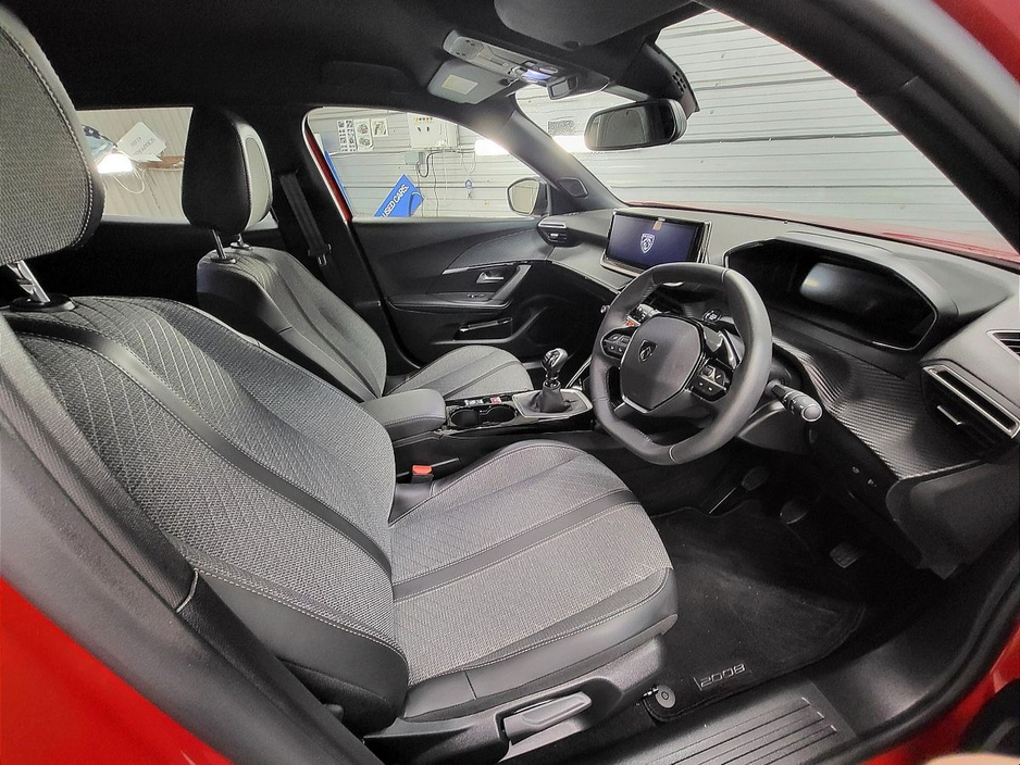 2025 Peugeot 2008 1.2 Puretech 100bhp Allure €31,975