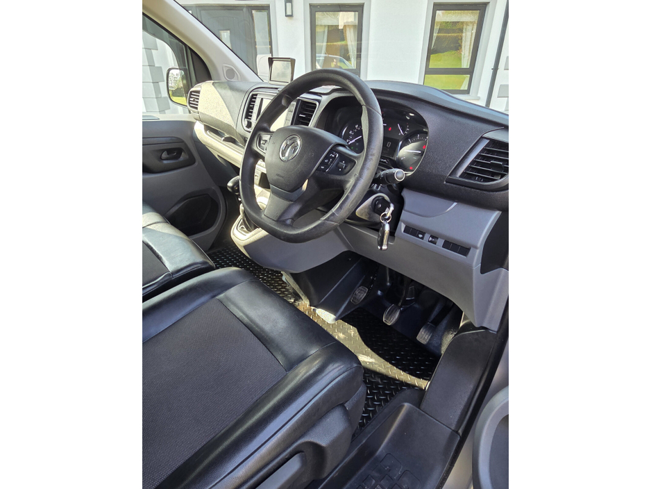 2021 Vauxhall Vivaro - image 18