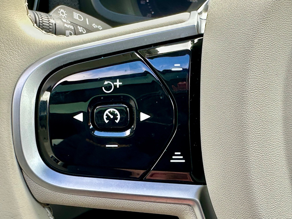 2025 Volvo XC90 - image 27