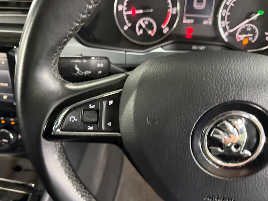 2016 Skoda Superb - image 24