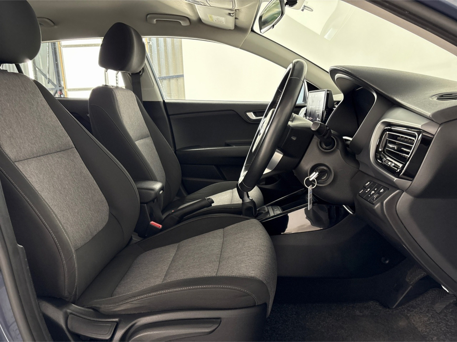 2021 Kia Stonic - image 27