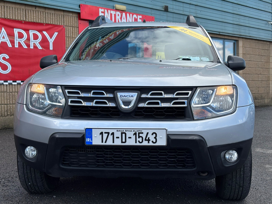 2017 Dacia Duster - image 2
