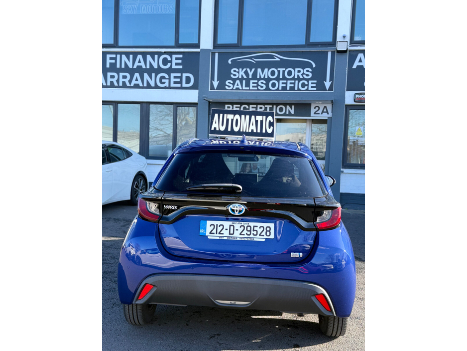 2021 Toyota Yaris - image 7