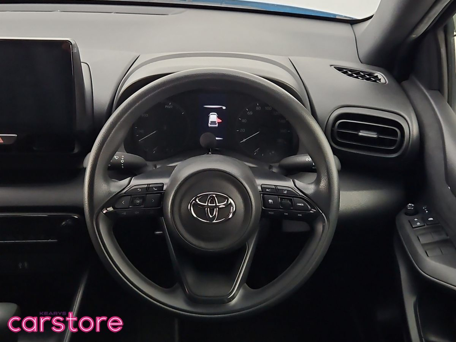 2023 Toyota Yaris - image 19