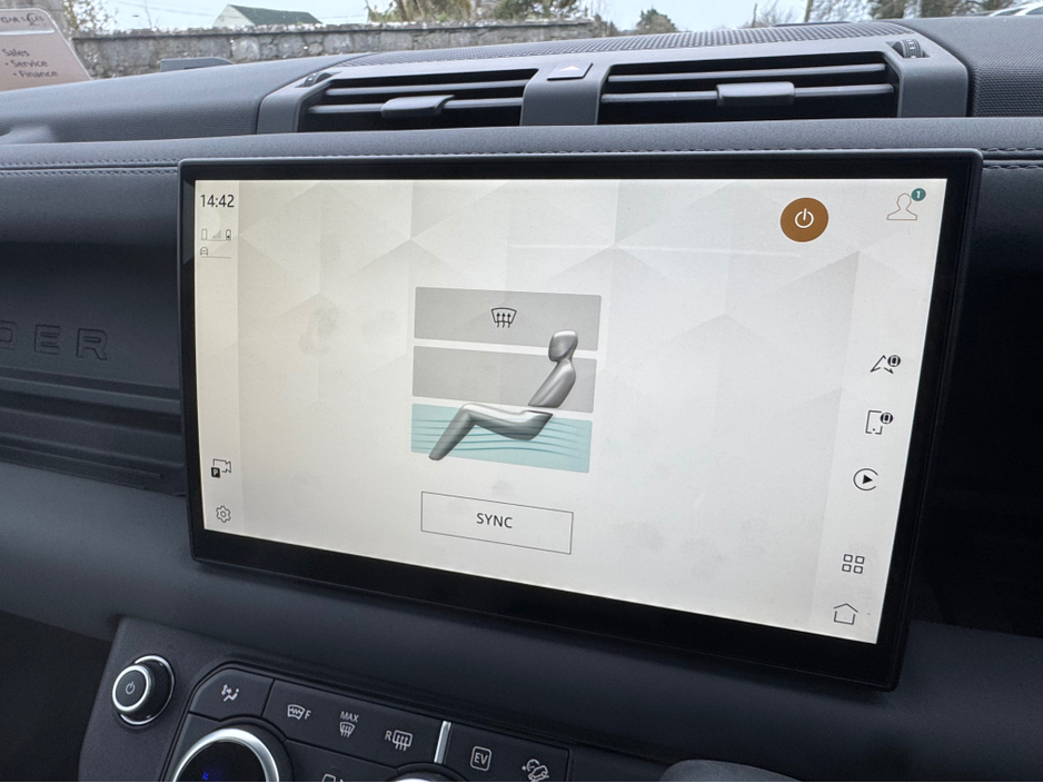 2025 Land Rover Defender P300e X-DYNAMIC SE URBAN SPEC PHEV AUTO €109,950