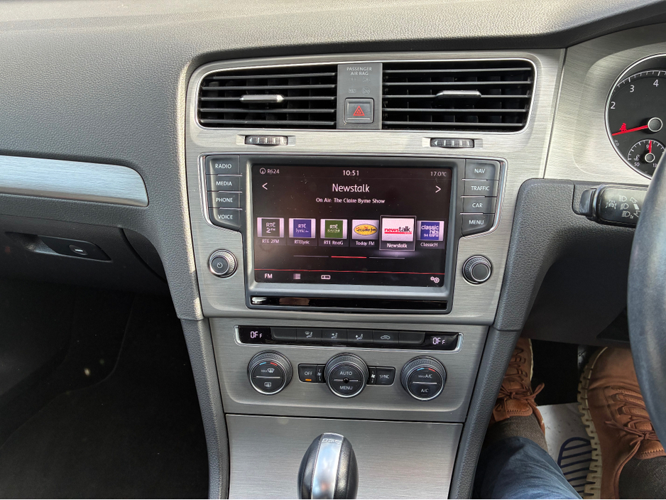 2014 Volkswagen Golf - image 20