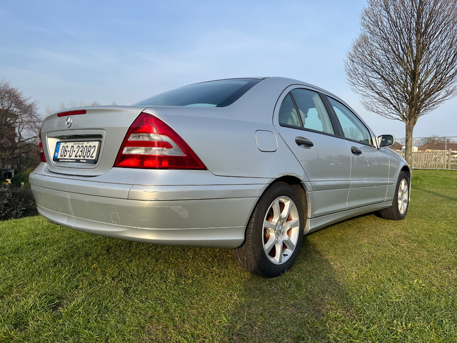 2006 Mercedes-Benz C Class - image 4