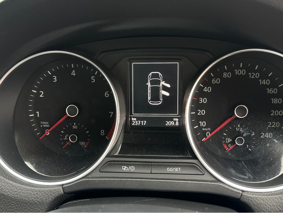 2017 Volkswagen Polo - image 15