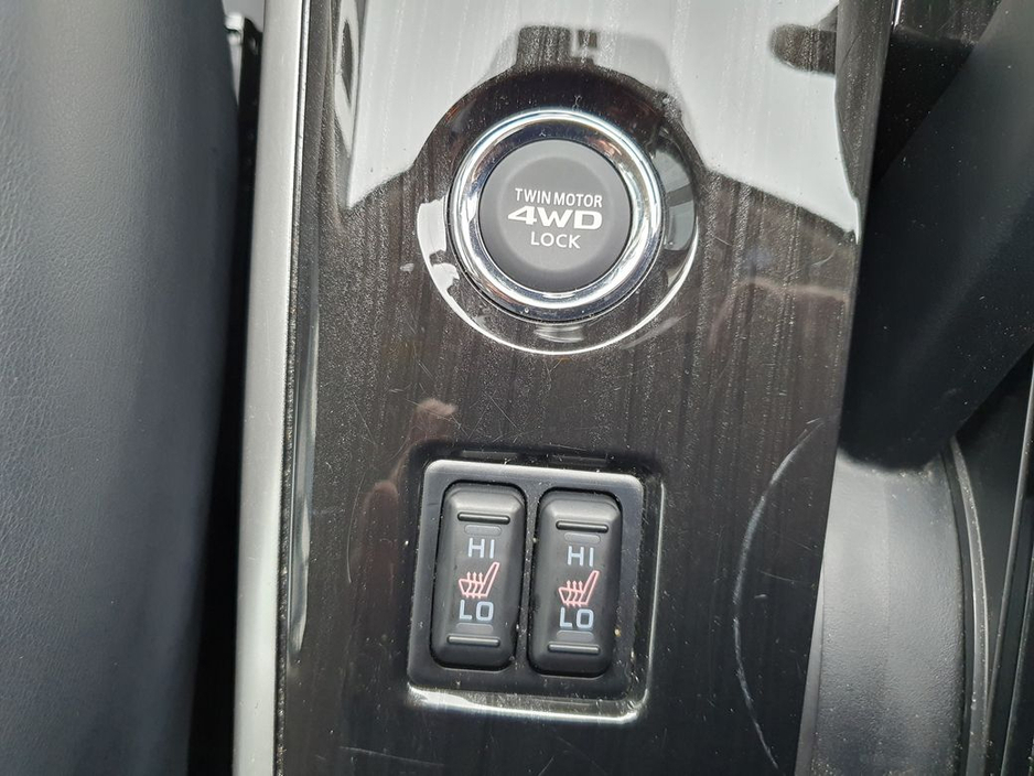 2016 Mitsubishi Outlander - image 21