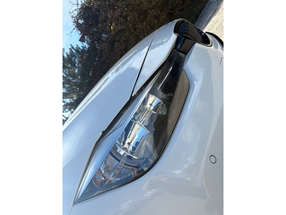 2016 BMW 3 Series - image 8