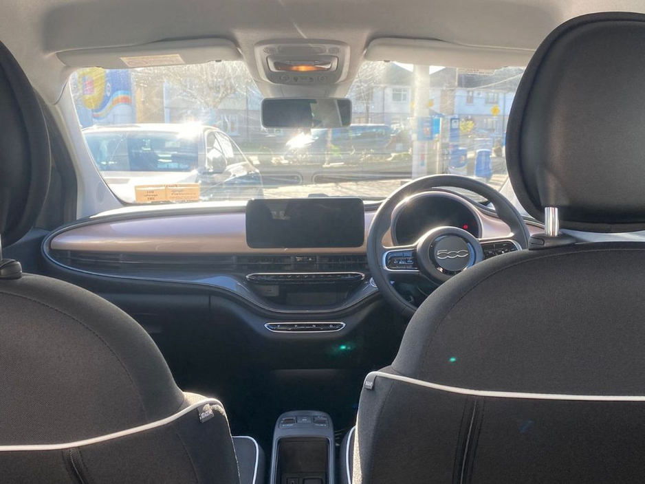 2025 Fiat 500e - image 27