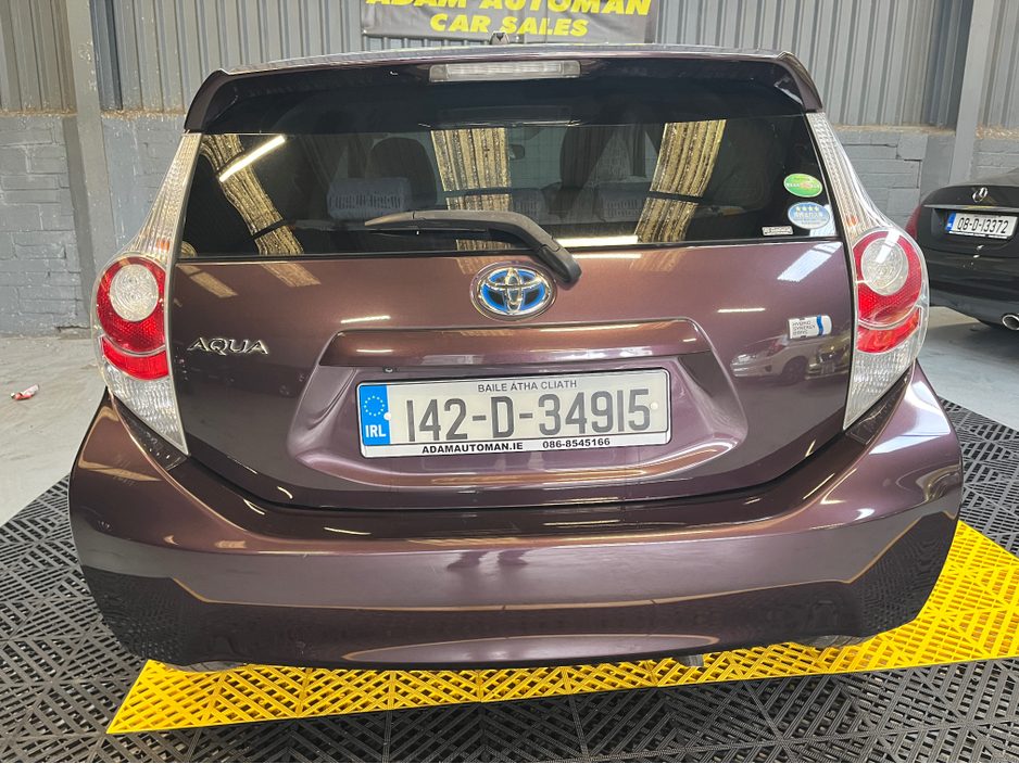 2014 Toyota Aqua - image 4